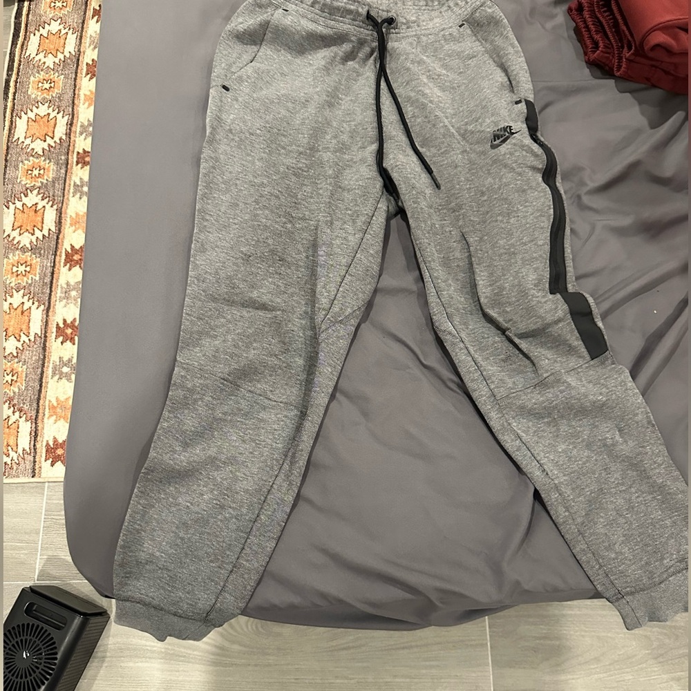 NIKE GREY SWEATPANTS